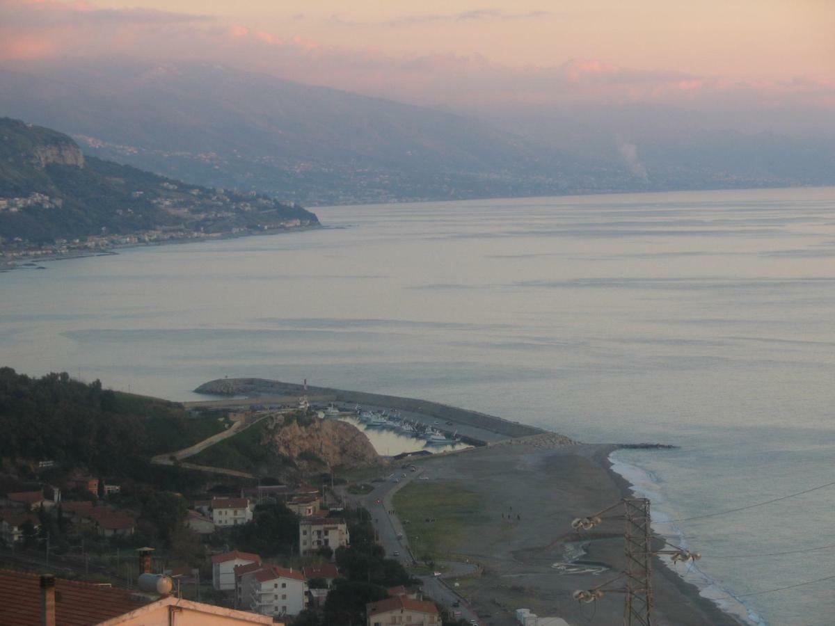 Azienda Agrituristica Le Terre Di San Leonardo チェトラーロ エクステリア 写真