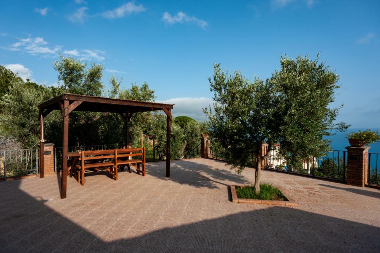 Azienda Agrituristica Le Terre Di San Leonardo チェトラーロ エクステリア 写真