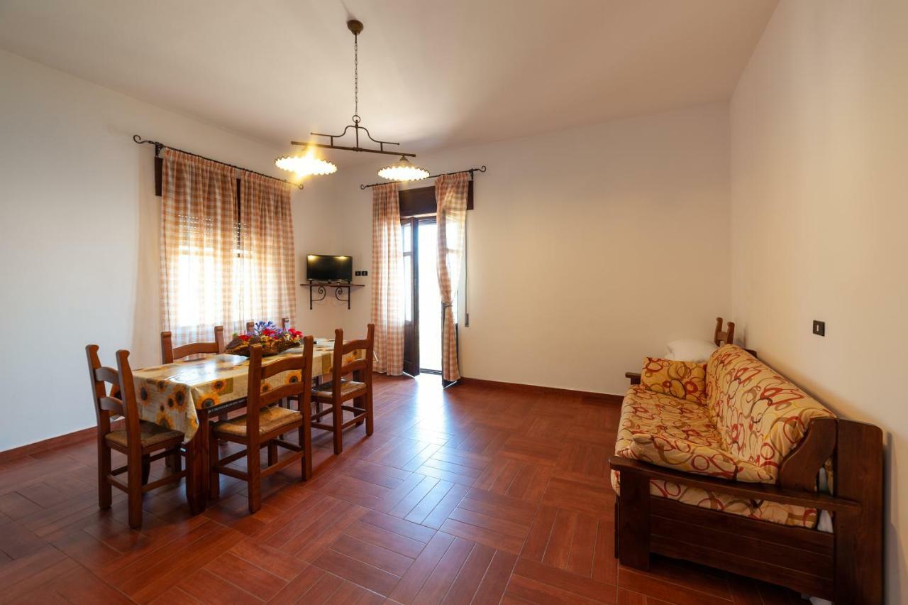 Azienda Agrituristica Le Terre Di San Leonardo チェトラーロ エクステリア 写真